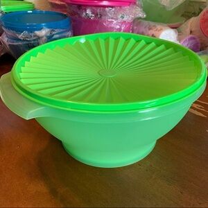 Tupperware Servalier Salad Bowl 4.3 Liter